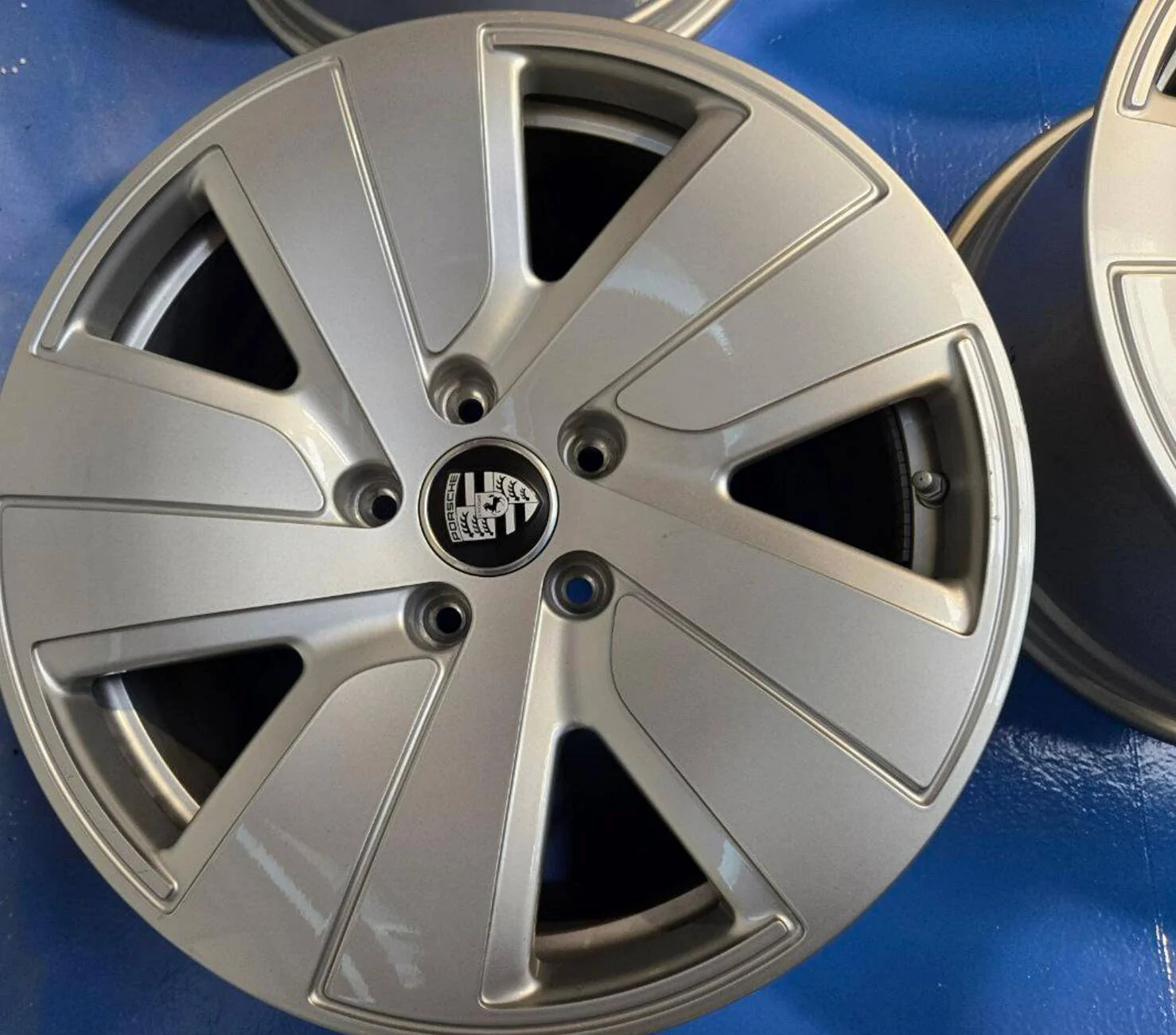 Porsche Taycan 4 Taycan RWD 19" 2022 stock wheels NEW for sale + Winter Tire for free Capture d'écran 2024-11-24 110637