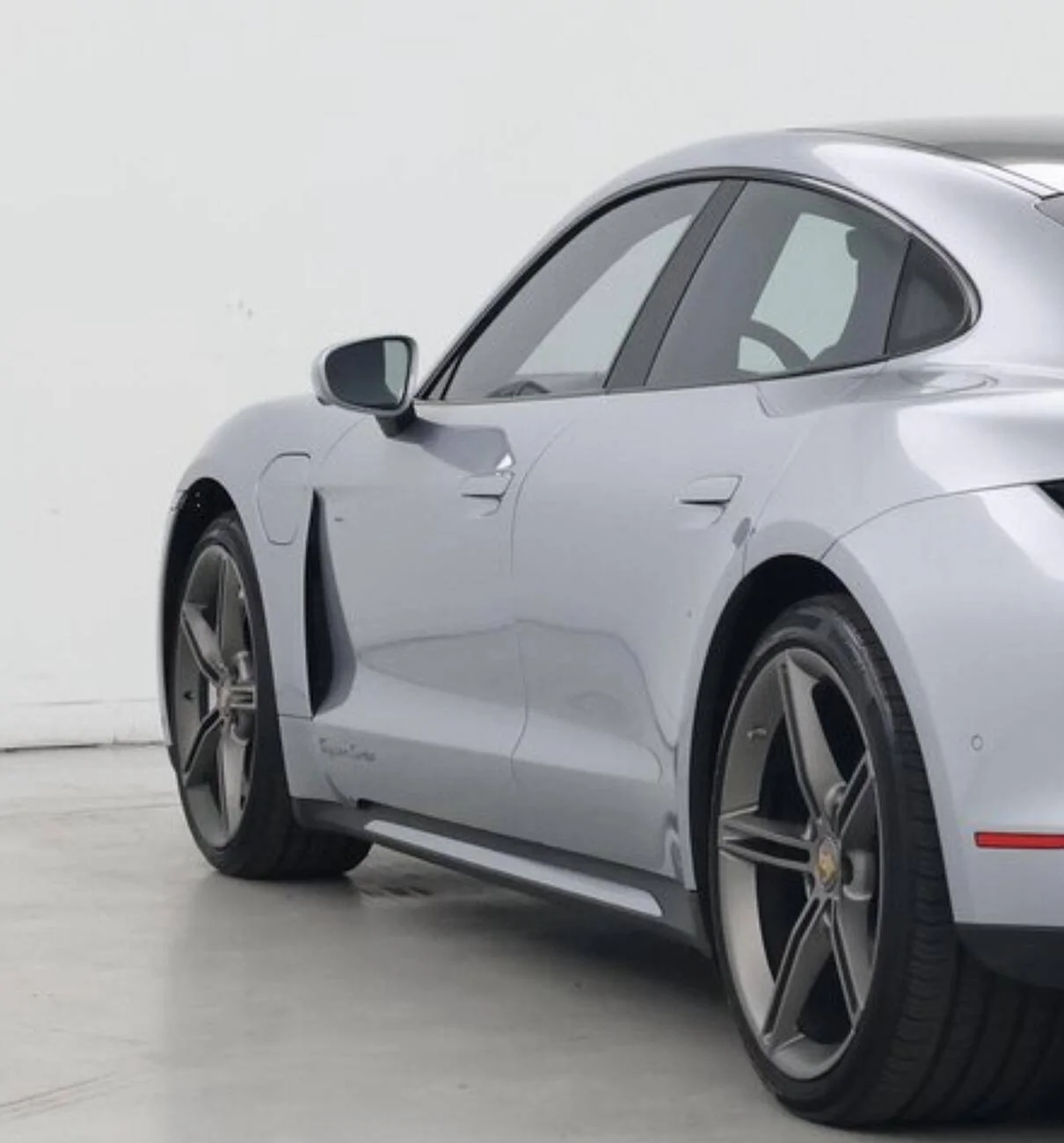 Porsche Taycan [Trade] 21" Mission-E wheels in Satin Platinum with Black + White/Silver Screenshot 2024-10-03 at 5.04.17 PM